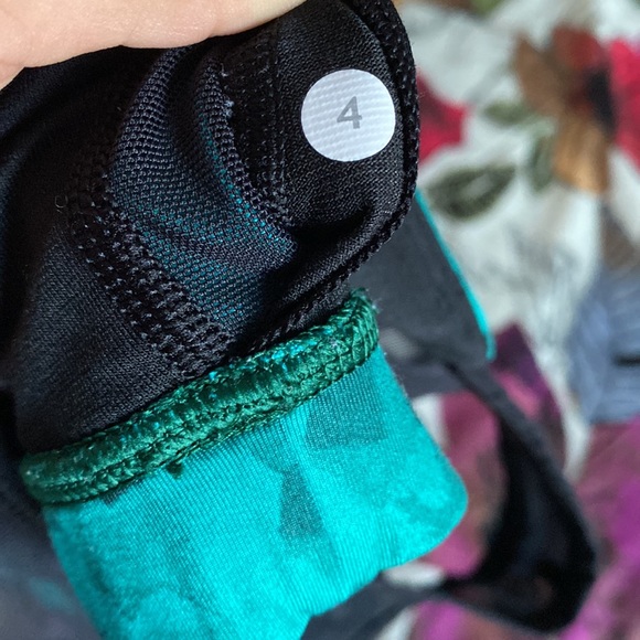 Lululemon Meshed Up Bra - Picture 6 of 6